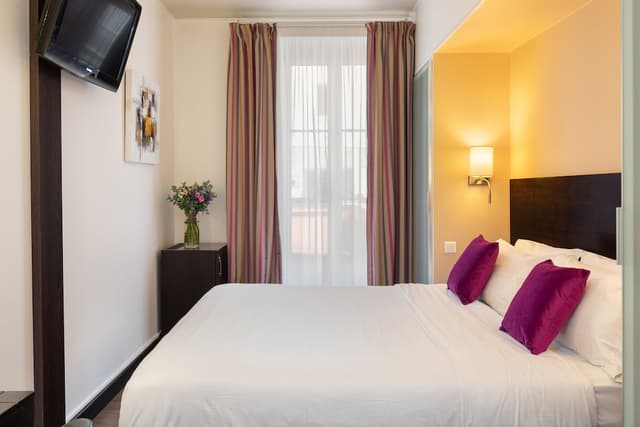 Classic Double Room, 1 Queen Bed · photo 4