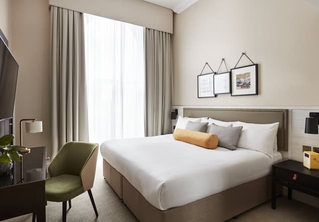 Classic Room, 1 King Bed · photo 1