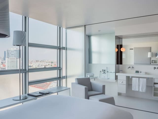SO/ Urban, Ferris Wheel View (Room) · photo 4