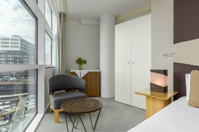 Room, 1 Queen Bed (Cosy) · photo 7