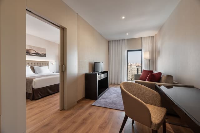 Junior Suite, 1 King Bed with Sofa bed · photo 4