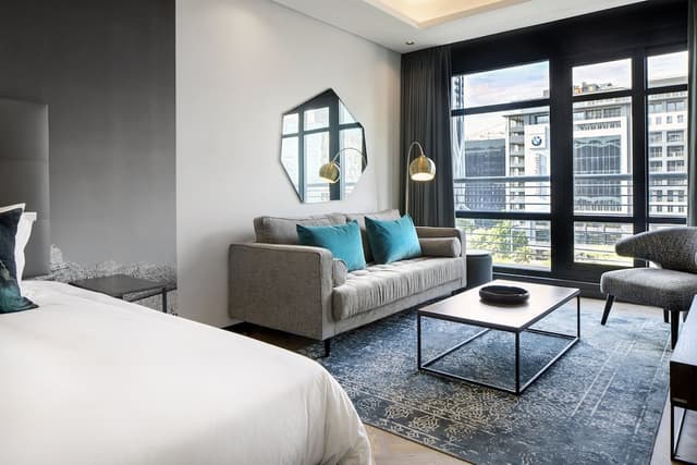 Studio, 1 King Bed, City View · photo 6