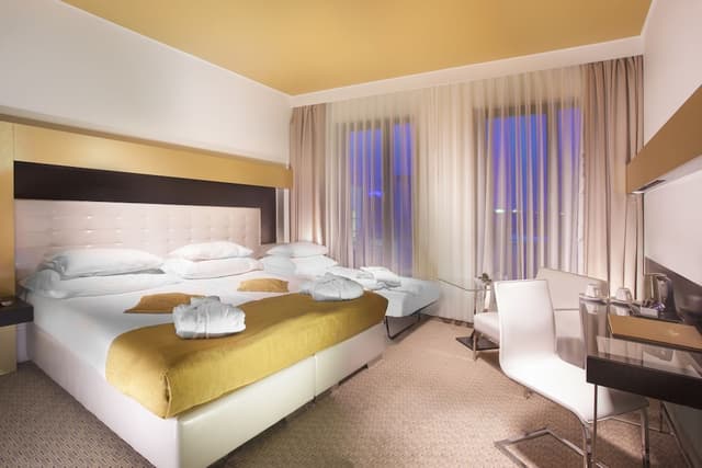 Classic Double or Twin Room with Extra Bed · photo 1