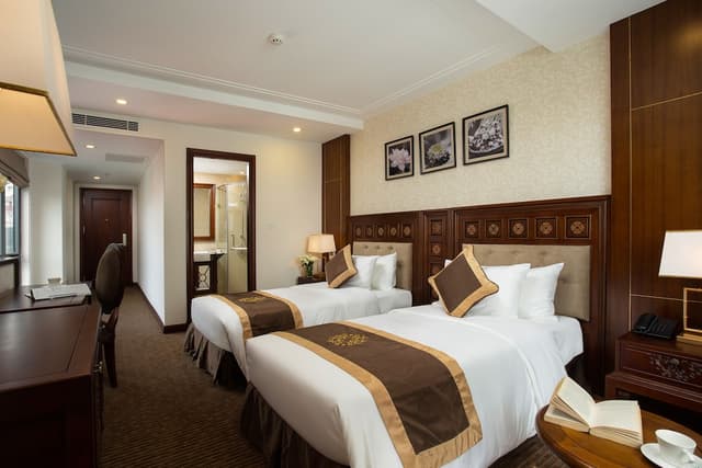 Junior Room, 2 Twin Beds, City View · photo 6