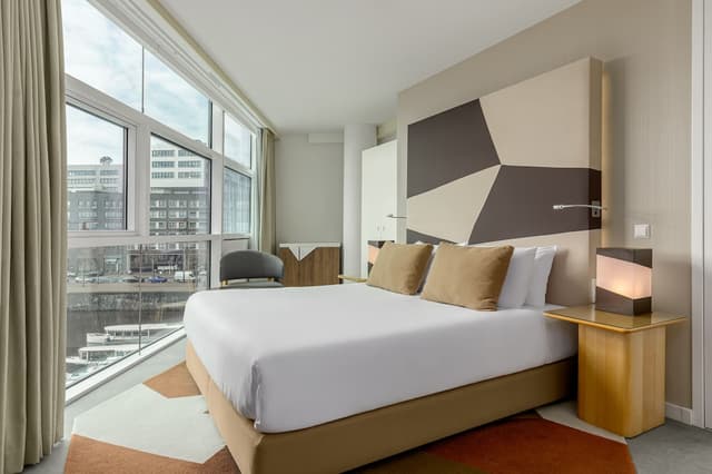 Room, 1 Queen Bed (Cosy) · photo 4