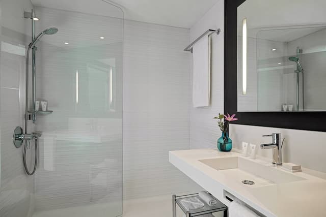 Deluxe Room, 2 Twin Beds, Sea View · photo 7