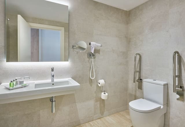Standard Room (Extra Bed 3 adults) · photo 8