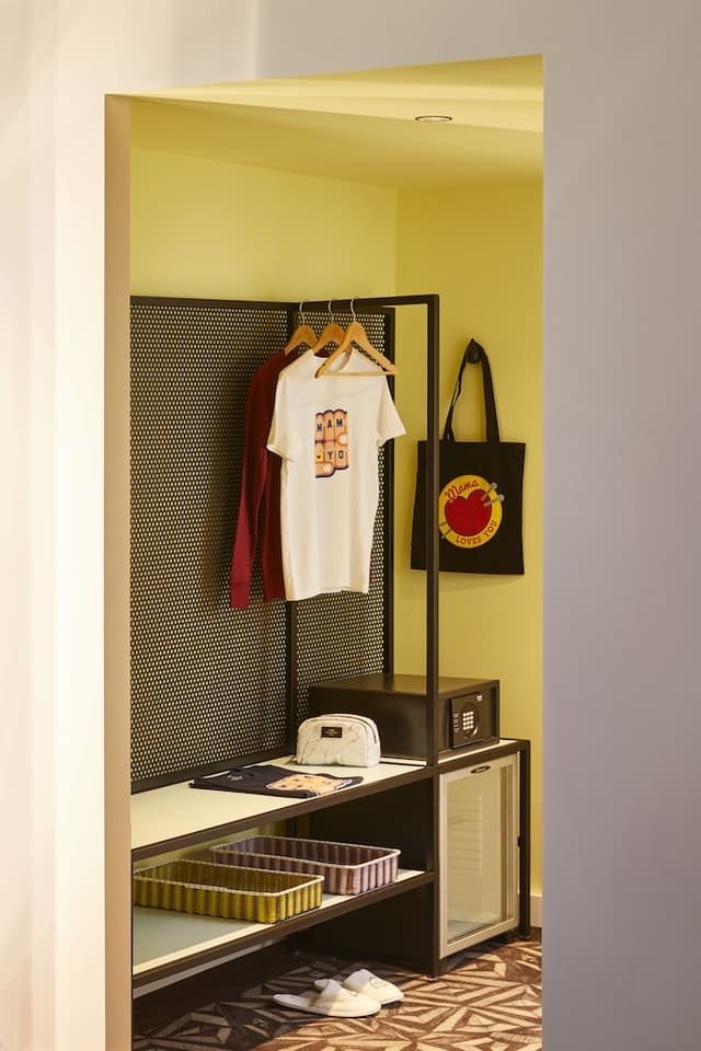 Room, 1 King Bed (Medium Mama) · photo 7