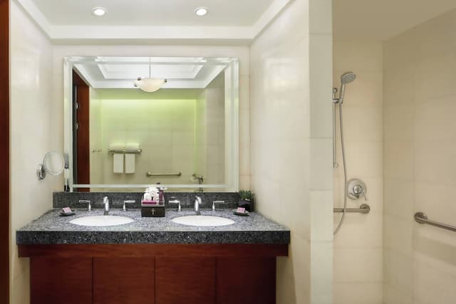 Deluxe Room, 2 Double Beds (View) · photo 6