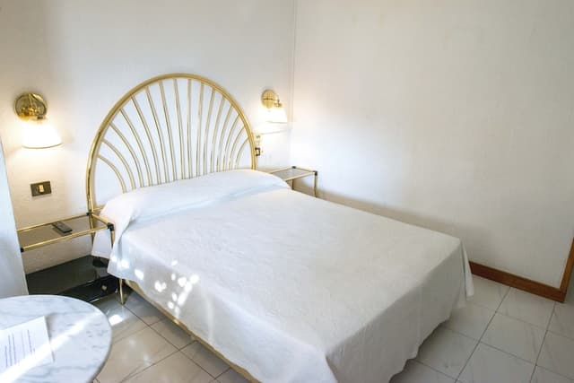 Basic Double Room · photo 4