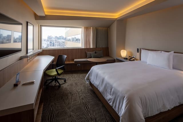 Room, 1 Queen Bed, City View · photo 2