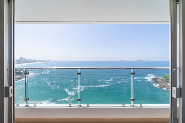 Deluxe Room, 1 King Bed, Balcony (Oceanfront) · photo 2