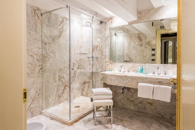 Classic Double or Twin Room · photo 5