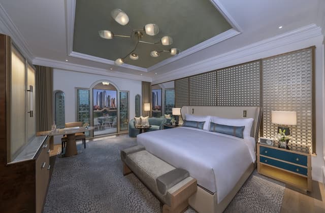 Deluxe Room, 1 King Bed, City View · photo 3