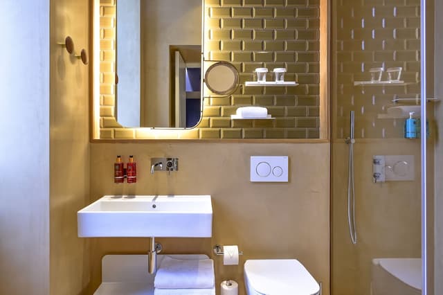 Twin Room, City View · photo 5