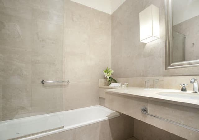 Deluxe Room, 1 Queen Bed · photo 6