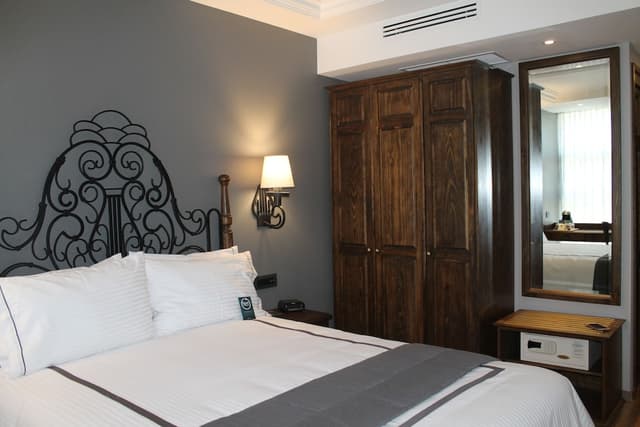 Standard Room, 1 Queen Bed · photo 2
