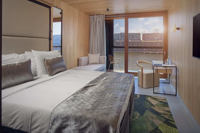 Superior Room, Canal View (Waterfront) · photo 1