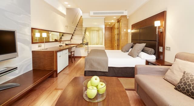 Junior Suite, Jetted Tub (Prestige Solarium) · photo 1
