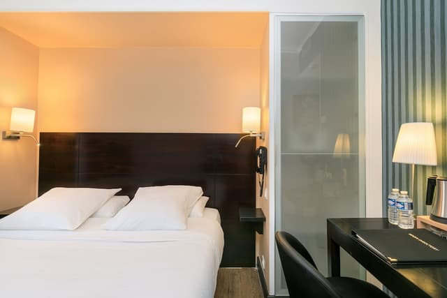 Classic Single Room, 1 Queen Bed · photo 7