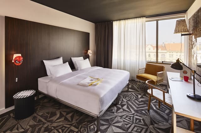 Room, 1 King Bed (Large Mama) · photo 3