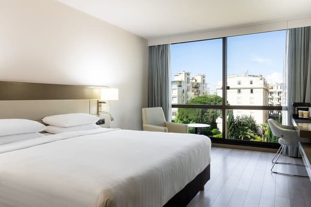 Deluxe Room, 1 King Bed, Sea View · photo 8