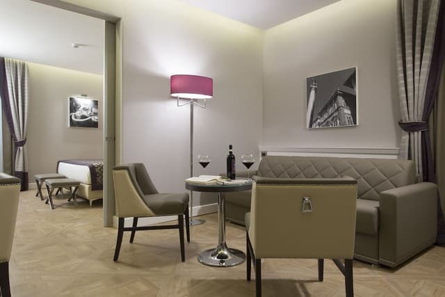 Suite, 1 Bedroom (Living Room) · photo 3