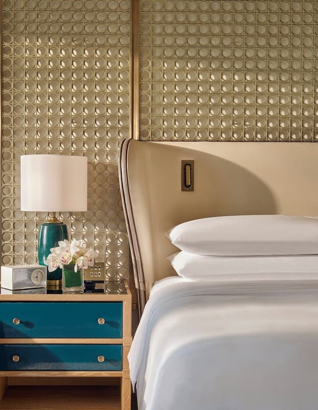 Deluxe Room, 1 King Bed, City View · photo 6