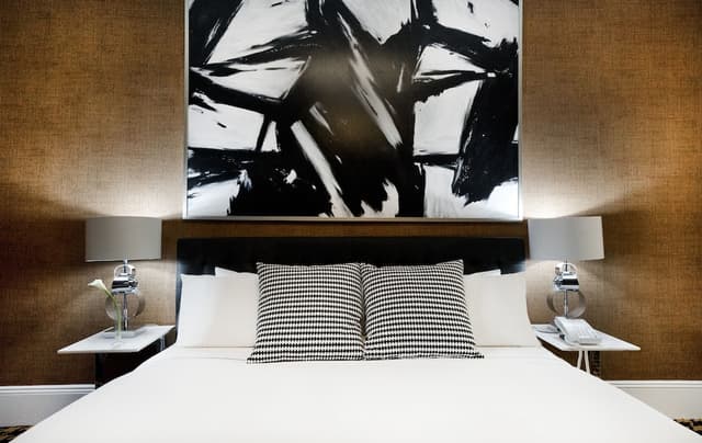 Deluxe Room, 1 King Bed, Accessible · photo 1