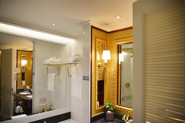 Atrium-view Queen Room · photo 7