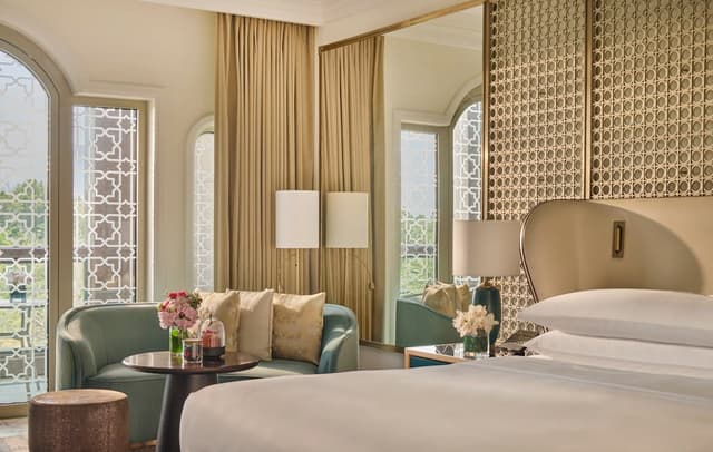 Deluxe Room, 1 King Bed, Garden View · photo 4