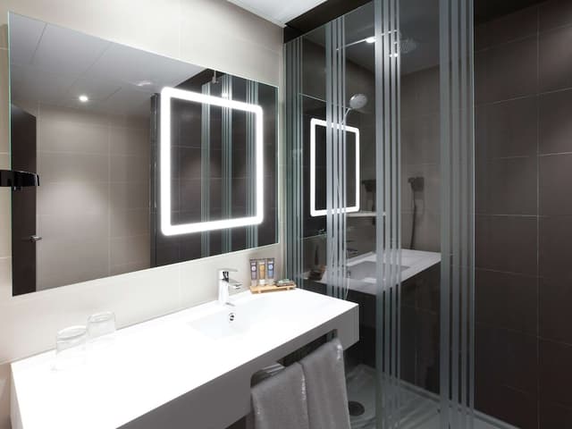 Standard Room with one Queen bed and two child beds · foto 2
