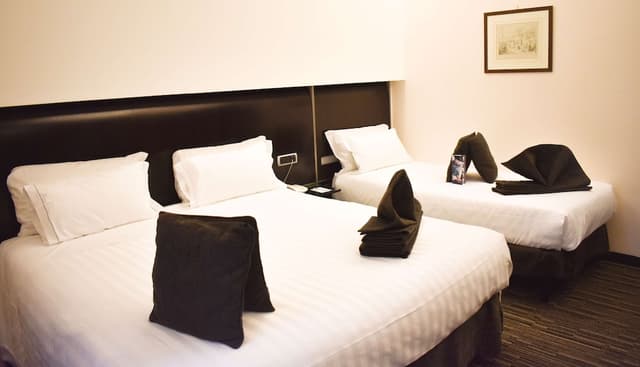 Comfort Room, Multiple Beds · photo 1