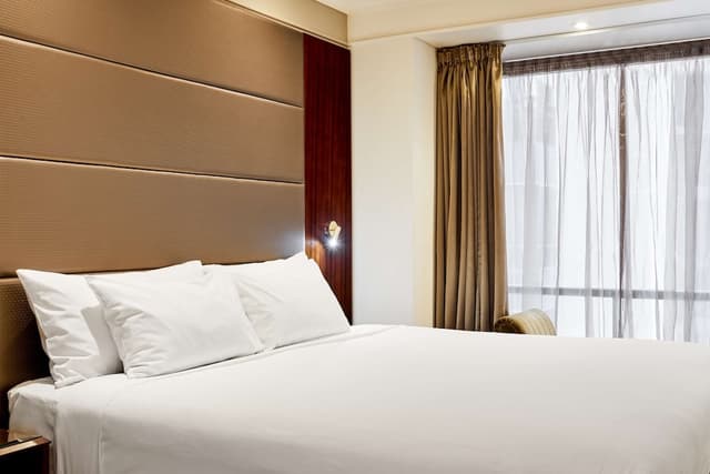 Queen Studio Suite with Single Spa Bath · photo 2