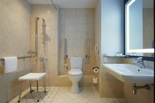 Deluxe Room, 1 King Bed (View) · photo 3