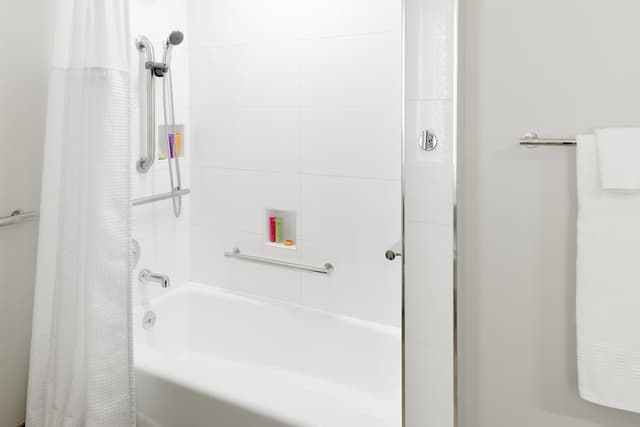 Room, 2 Queen Beds · photo 6