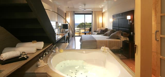 Junior Suite, Jetted Tub (Prestige Solarium) · photo 6