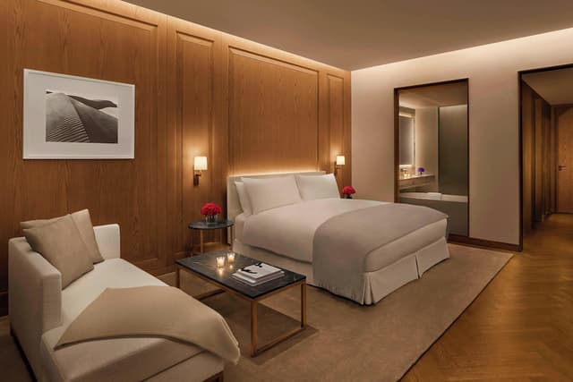 Deluxe Room, 1 King Bed · photo 3