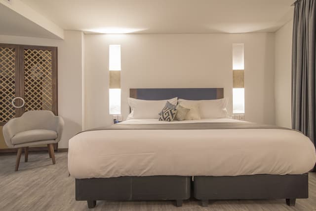 Superior Room, 1 King Bed, Non Smoking · photo 3