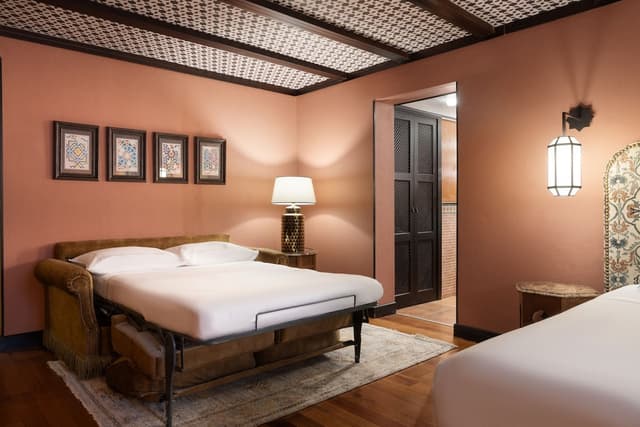 Premium Room, 1 King Bed with Sofa bed · photo 2