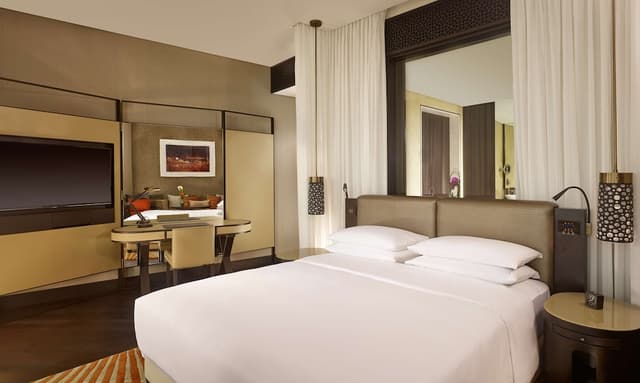 Room, 1 King Bed, Balcony · photo 7