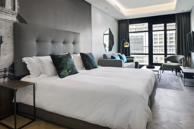 Studio, 1 King Bed, City View · photo 2