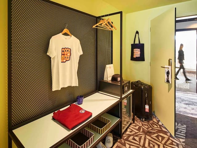 Room, 1 King Bed (Medium Mama) · photo 2