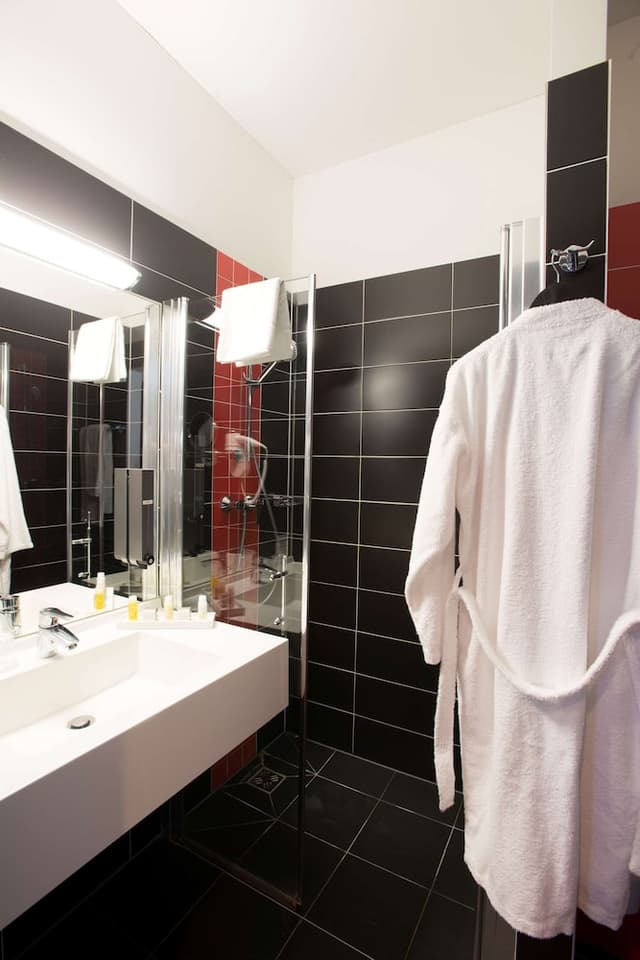 Standard Room, 2 Twin Beds · photo 5