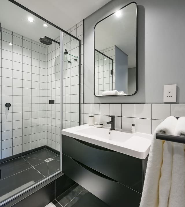 Studio, 1 King Bed, City View · photo 8
