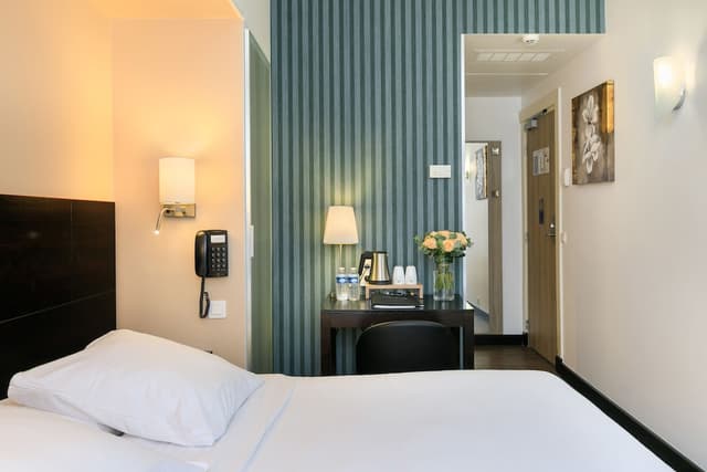 Classic Single Room, 1 Queen Bed · photo 2