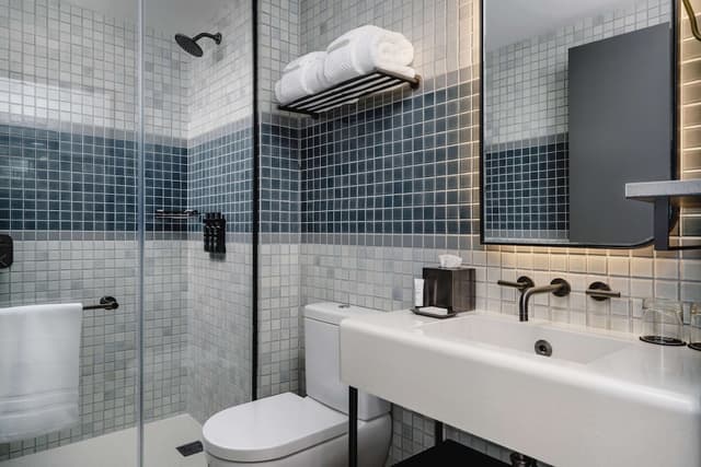 Room · photo 2