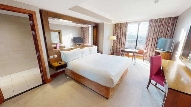 Superior Room, 1 King Bed · photo 8