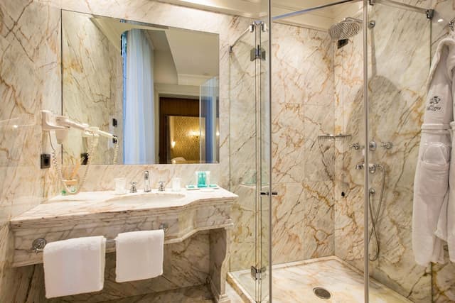 Classic Double or Twin Room · photo 7
