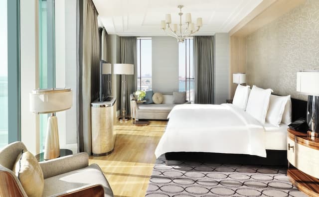 Premier Suite, 1 King Bed · photo 2